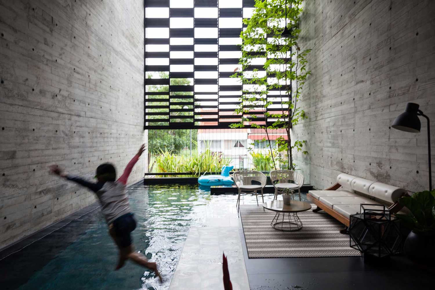 Mẫu nhà đẹp hiện đại với thiết kế các không gian mở cùng bể bơi lớn trên tầng 2 | ND68-037